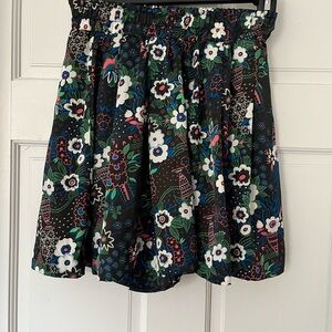 Floral Black Elastic-Waist shorts